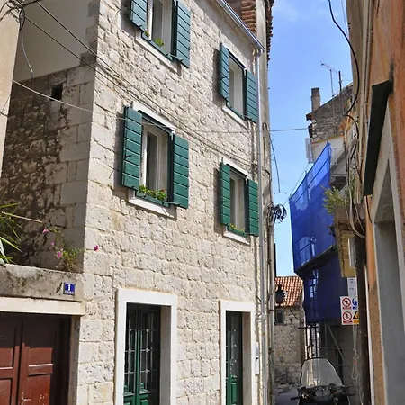 Triple In The Center *