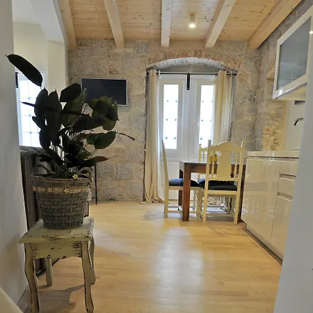 게스트하우스 Triple In The Center