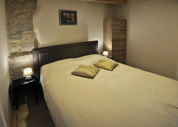 Gasthuis Triple In The Center Split