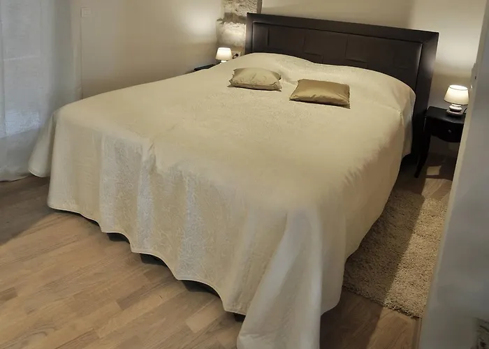 Gasthuis Triple In The Center Split